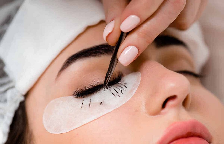 Why You Should Take Online Eyelash Extension Courses