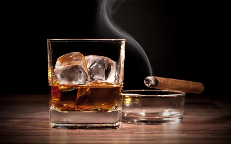 The Ultimate Cigar Pairing Guide: Matching Cigars with Drinks, Foods, and Occasions